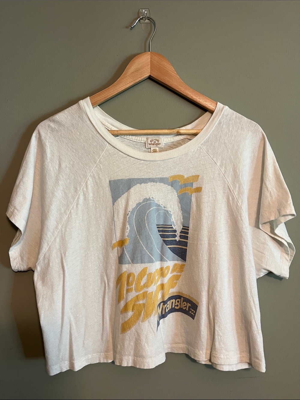 Cropped Wrangler White Graphic Wave Tee with Blue and Yellow Print